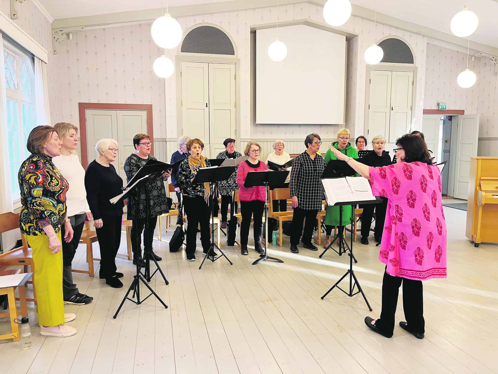 Forssan Naiskuoro täyttää 80 vuotta – juhlakonsertti Ruusunpäivänä | Kulttuuri | Kotiseutulainen