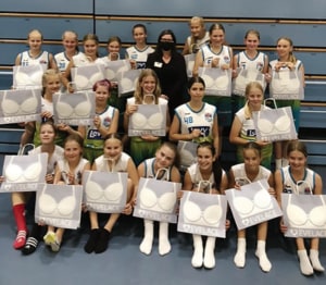 Feeniks Basket U14 tytöt saivat lahjoituksen